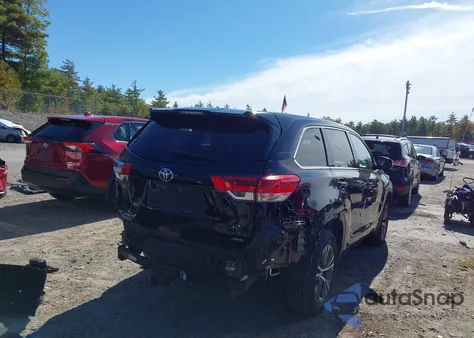 2018 Toyota Highlander Le/Le Plus z USA, uszkodzony, nr VIN 5TDBZRFH3JS871103